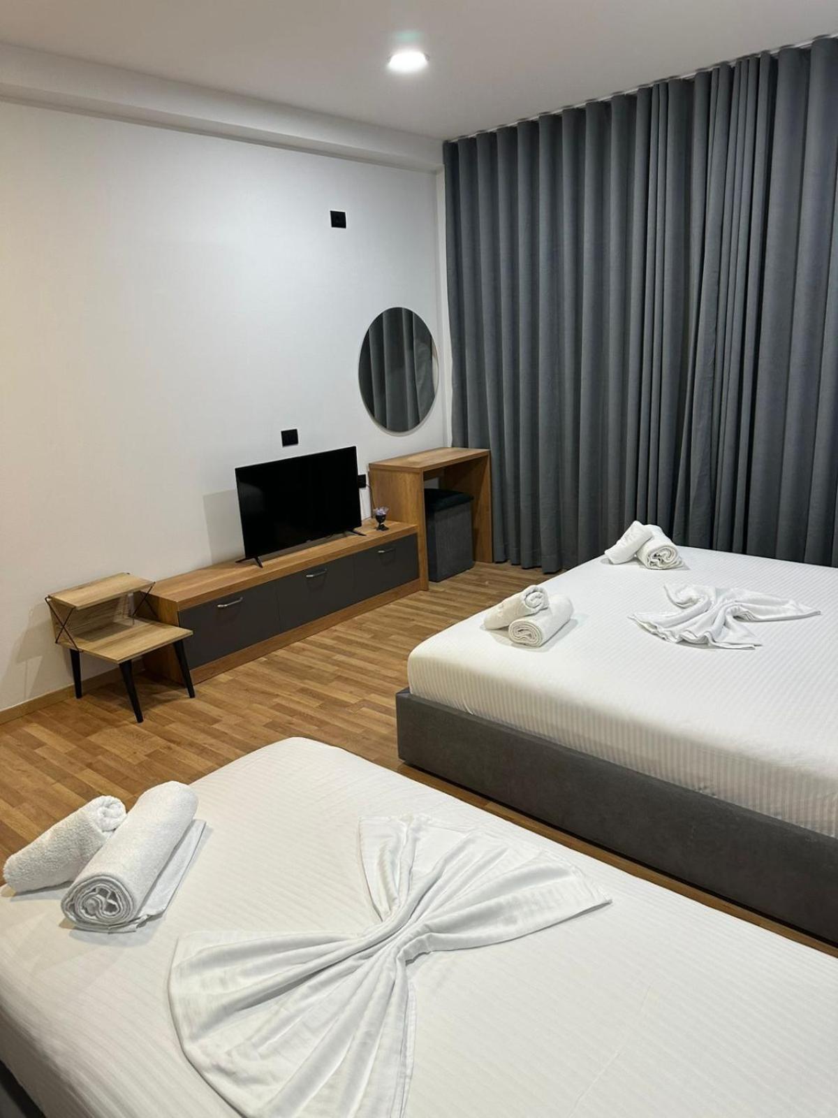 Aries Apartments Саранда Екстер'єр фото